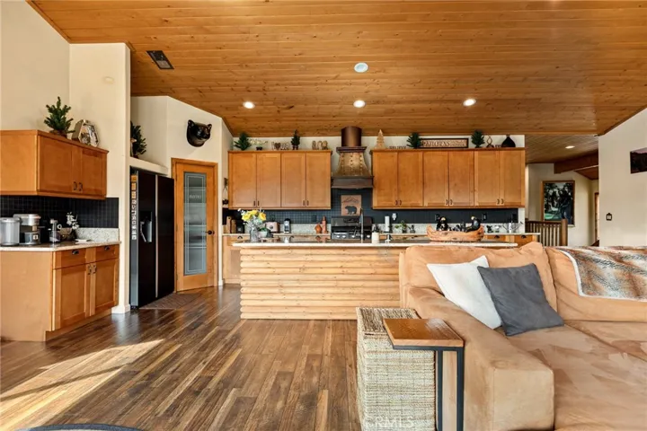 806 Brentwood, Lake Arrowhead, California 92352