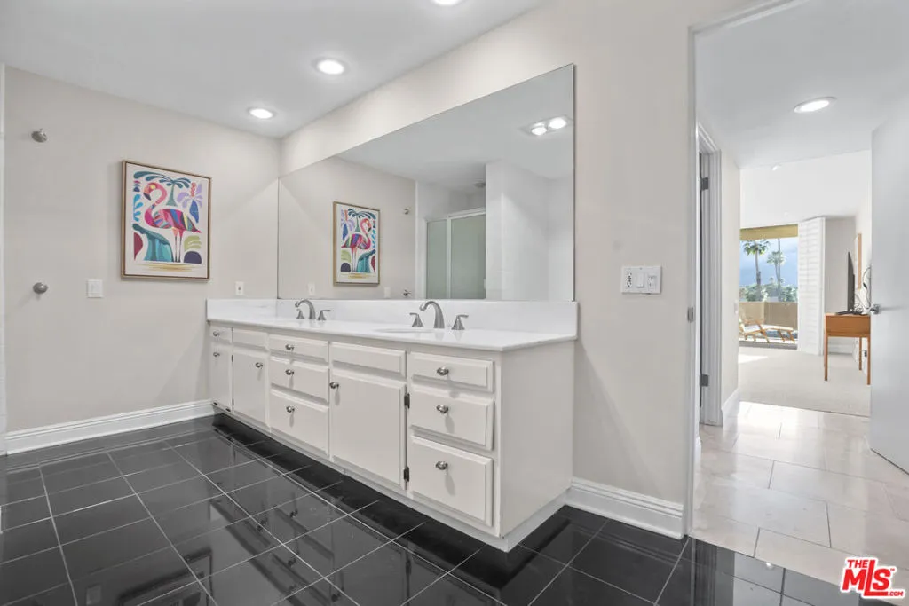1630 S La Reina Way 3a, Palm Springs, California 92264 home-pic-24