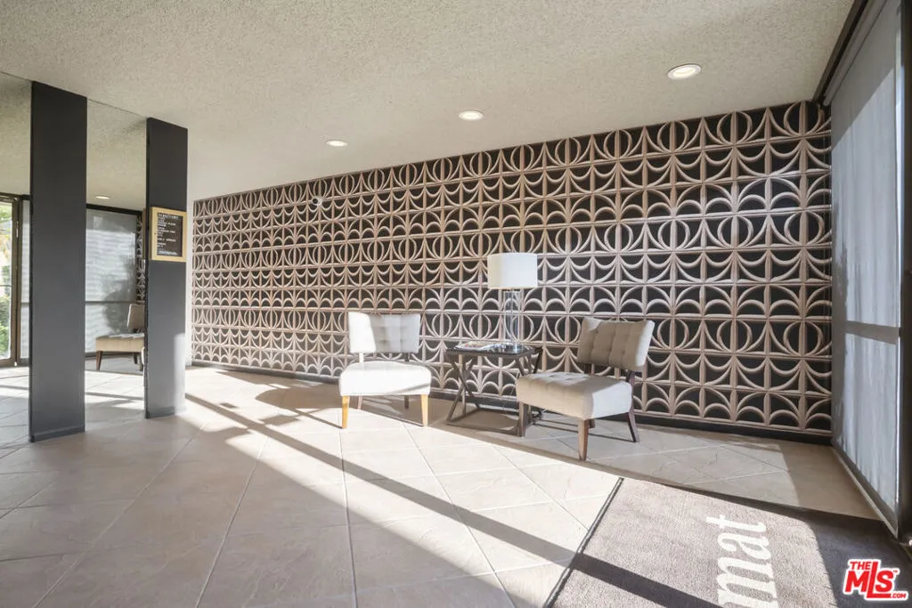 1630 S La Reina Way 3a, Palm Springs, California 92264 home-pic-28