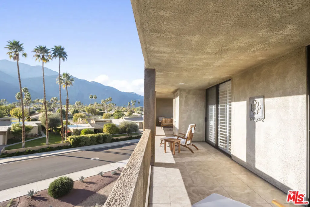 1630 S La Reina Way 3a, Palm Springs, California 92264 home-pic-17