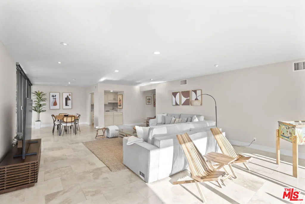 1630 S La Reina Way 3a, Palm Springs, California 92264 home-pic-13