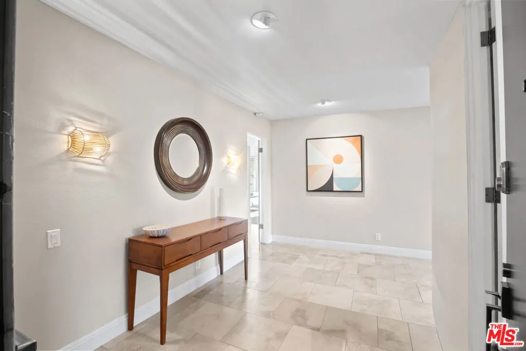 1630 S La Reina Way 3a, Palm Springs, California 92264 home-pic-4