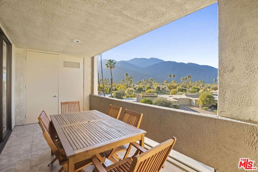 1630 S La Reina Way 3a, Palm Springs, California 92264 home-pic-11