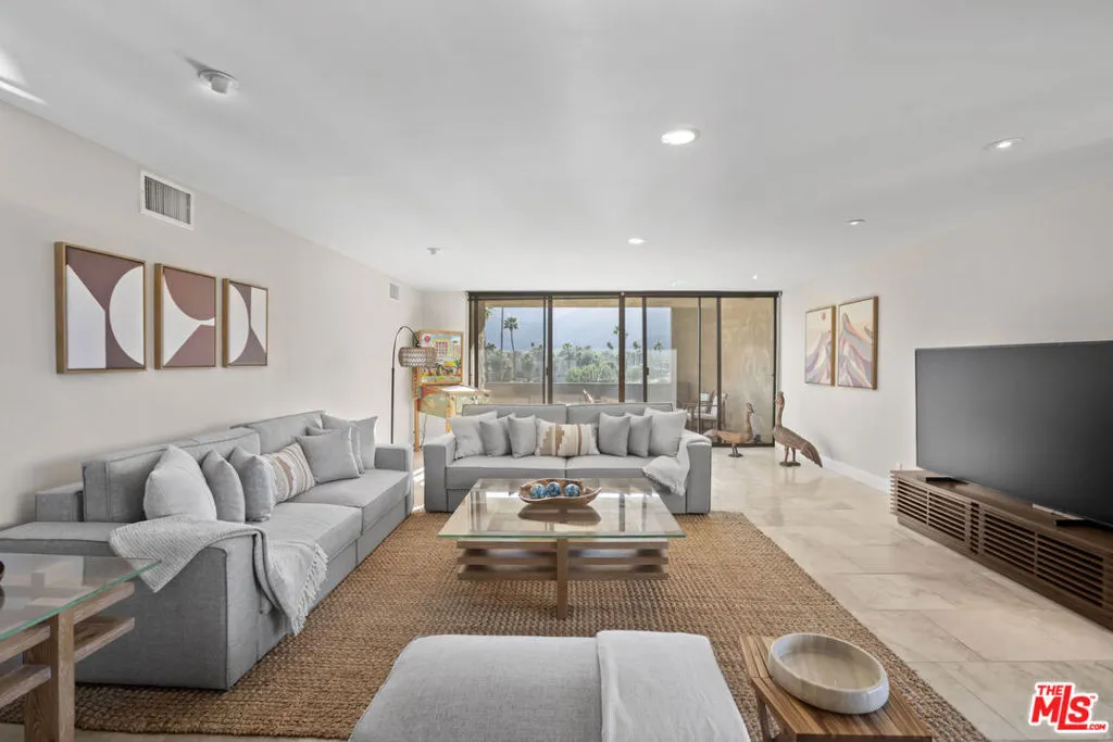 1630 S La Reina Way 3a, Palm Springs, California 92264 home-pic-7