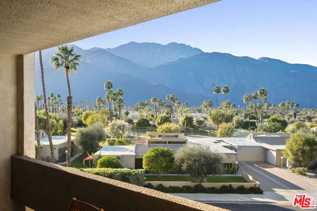 1630 S La Reina Way 3a, Palm Springs, California 92264 home-pic-1