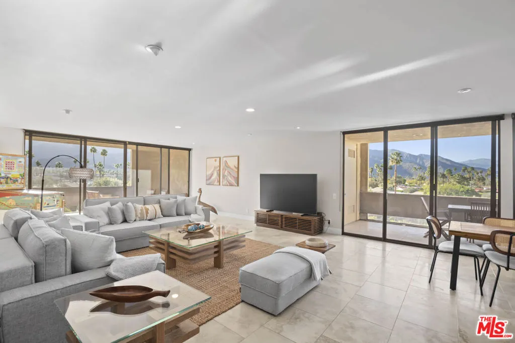 1630 S La Reina Way 3a, Palm Springs, California 92264 home-pic-6