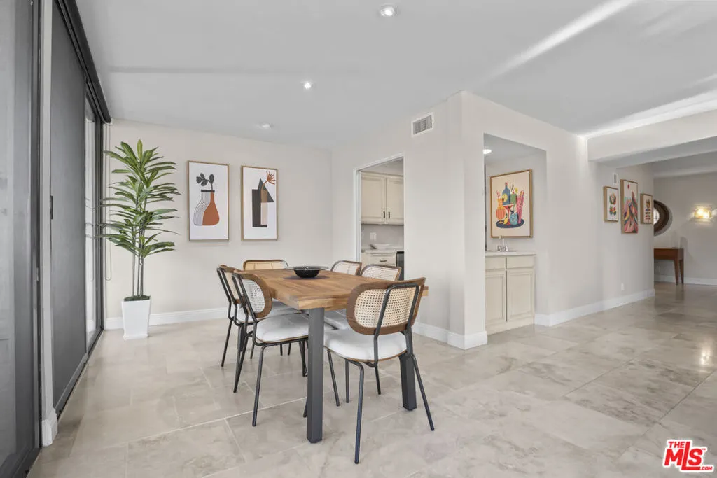 1630 S La Reina Way 3a, Palm Springs, California 92264 home-pic-8