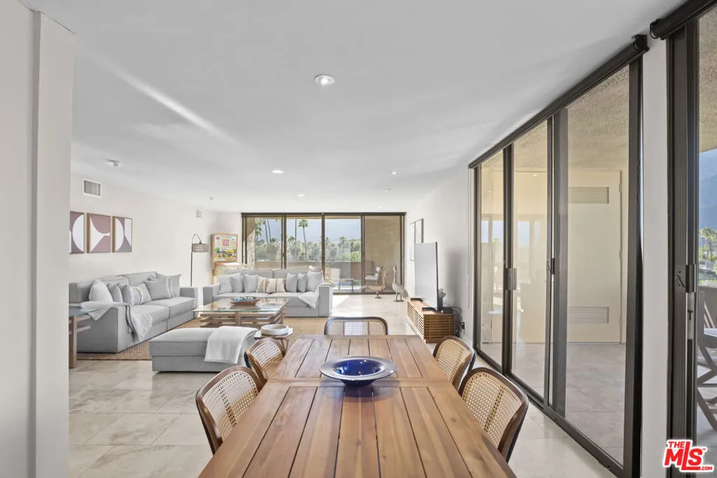 1630 S La Reina Way 3a, Palm Springs, California 92264 home-pic-12