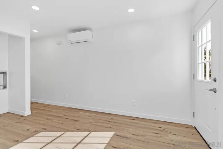 Living room 4924 Muir
