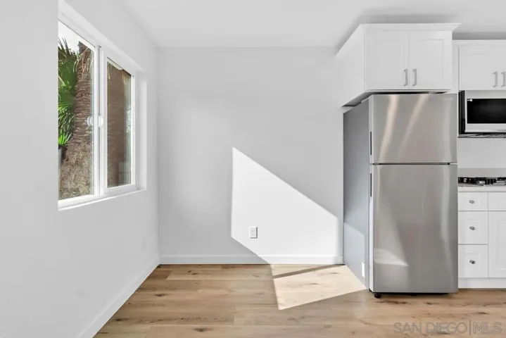 Living room / kitchen 4924 Muir