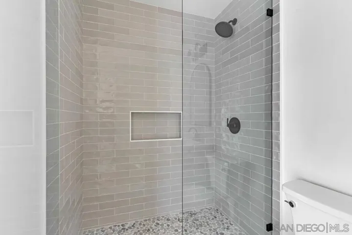 Shower 4922 Muir Ave