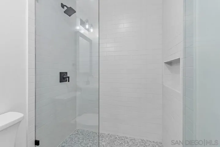 Shower 4922 Muir Ave