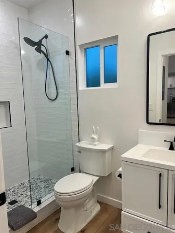 Primary bath 2 4926 Muir Ave