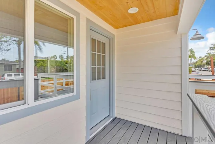 Front entrance 4922 Muir Ave 2/1