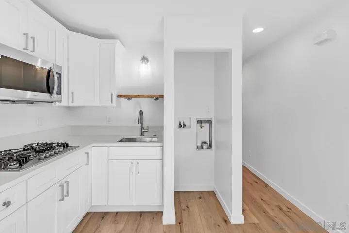 Kitchen / Laundry 4924 Muir