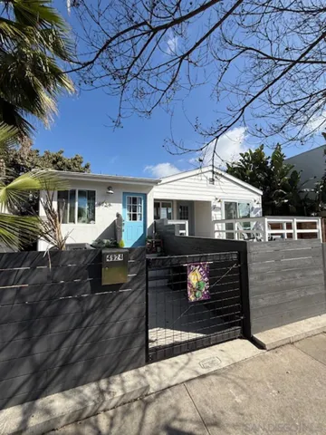 Front two units. 4922 / 4924 Muir Ave