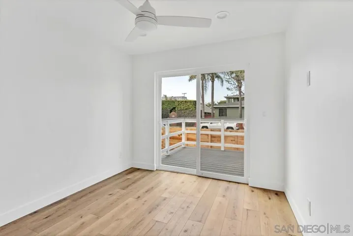 Living room/deck 4922 Muir Ave