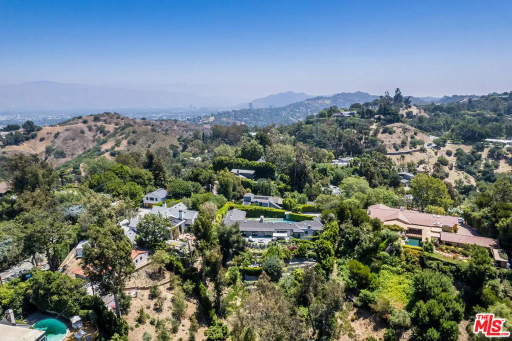 3035 Lake Glen Drive, Beverly Hills, California 90210 home-pic-24
