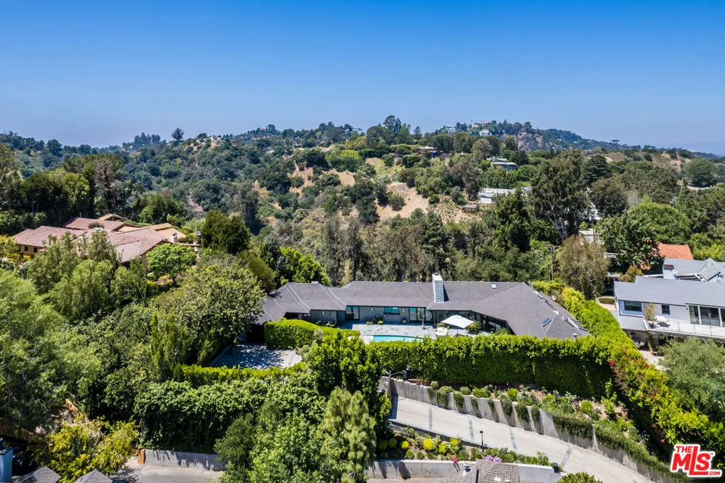 3035 Lake Glen Drive, Beverly Hills, California 90210 home-pic-23