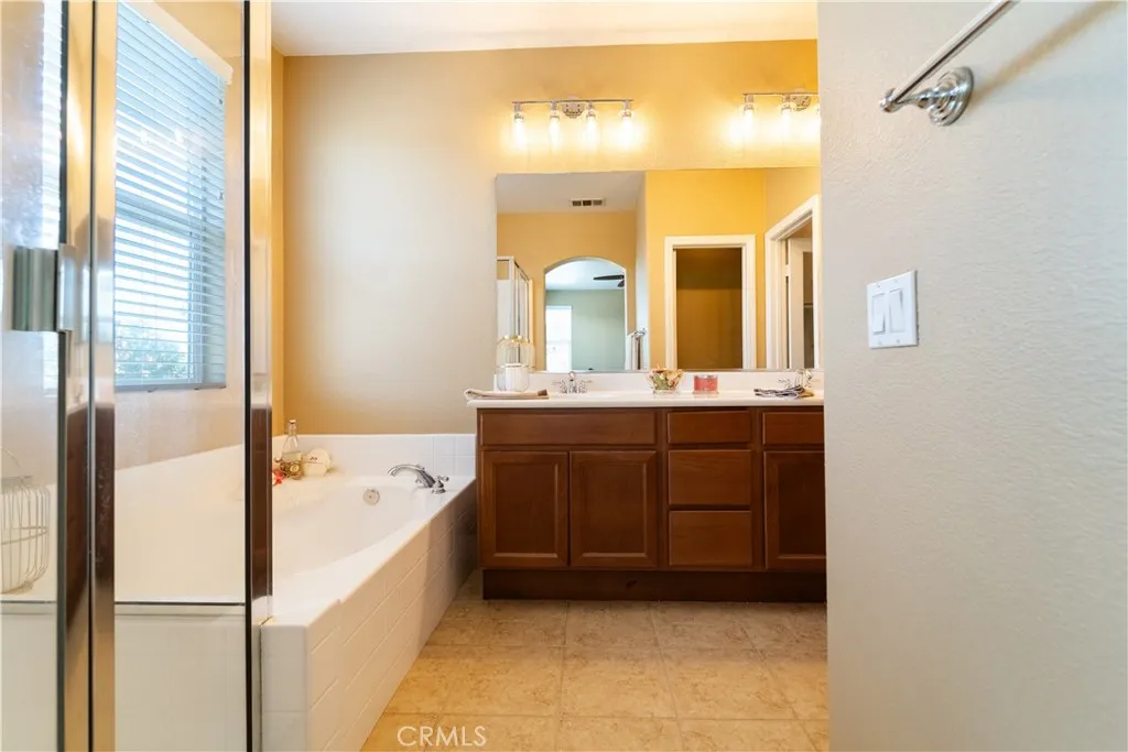 25056 Driftoak, Murrieta, California 92562 home-pic-19