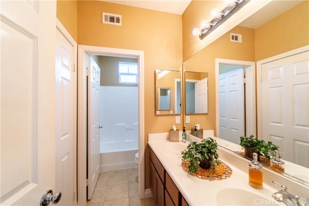 25056 Driftoak, Murrieta, California 92562 home-pic-25