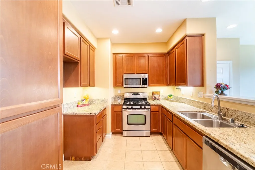 25056 Driftoak, Murrieta, California 92562 home-pic-11