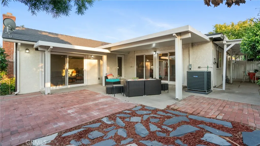 927 Alta Loma Drive, Corona, California 92882 home-pic-37