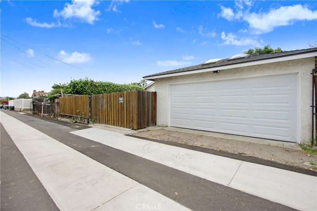 927 Alta Loma Drive, Corona, California 92882 home-pic-43
