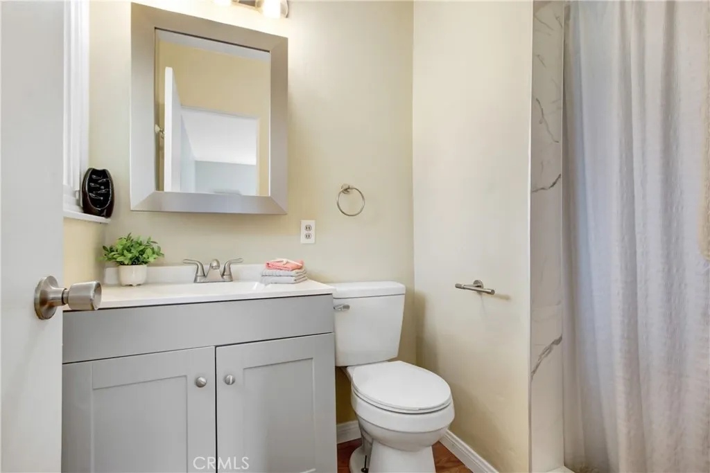 927 Alta Loma Drive, Corona, California 92882 home-pic-23