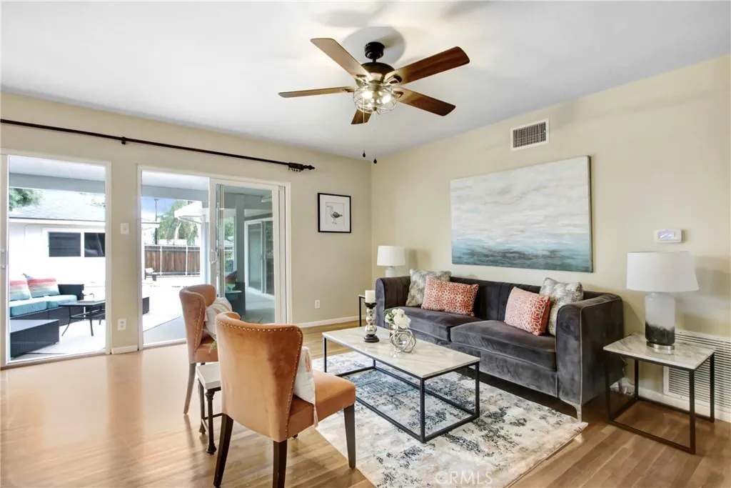 927 Alta Loma Drive, Corona, California 92882 home-pic-8