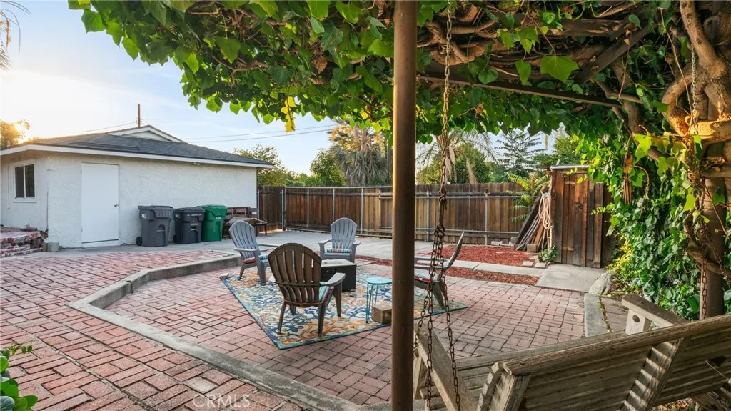 927 Alta Loma Drive, Corona, California 92882 home-pic-40