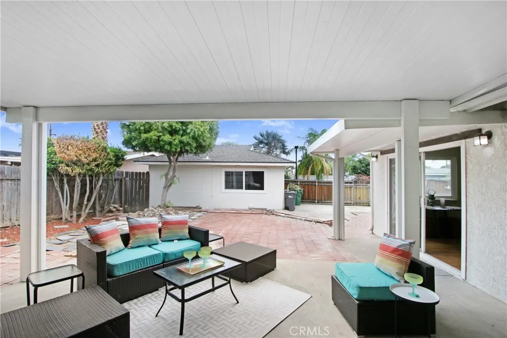 927 Alta Loma Drive, Corona, California 92882 home-pic-35