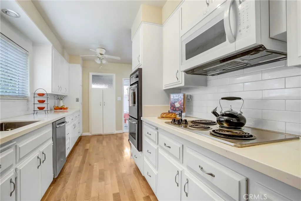927 Alta Loma Drive, Corona, California 92882 home-pic-17