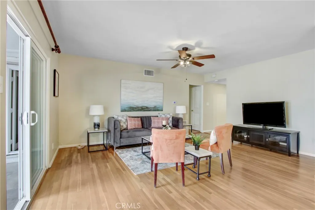 927 Alta Loma Drive, Corona, California 92882 home-pic-9