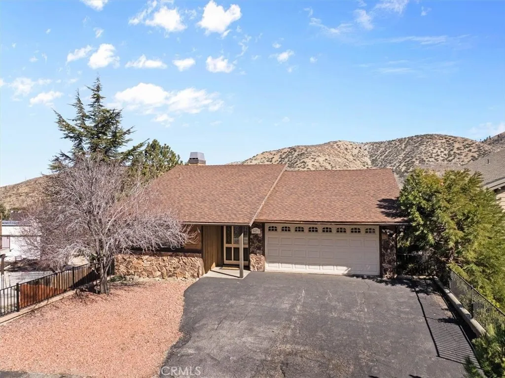 5471 Zurich Drive, Wrightwood, California 92397 home-pic-2