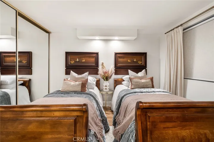 Secondary/guest bedroom