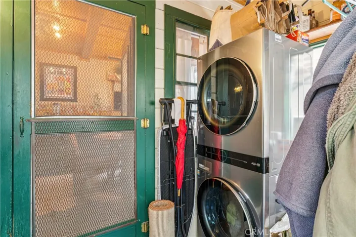 Laundry in back mudroom off of kitchen