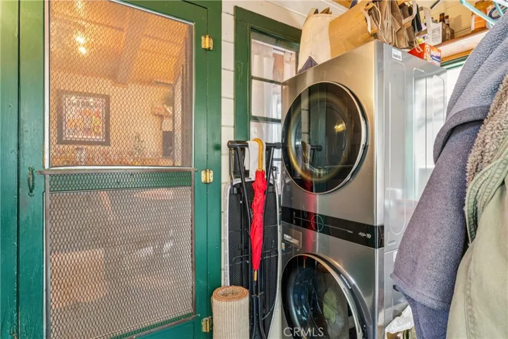 Laundry in back mudroom off of kitchen
