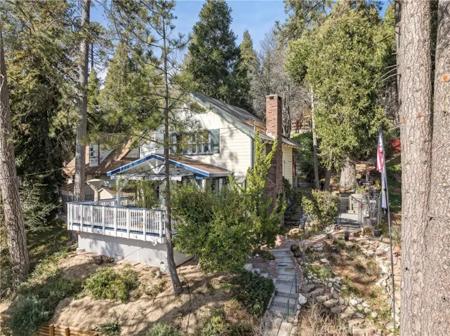 Aerial of terraced side yard