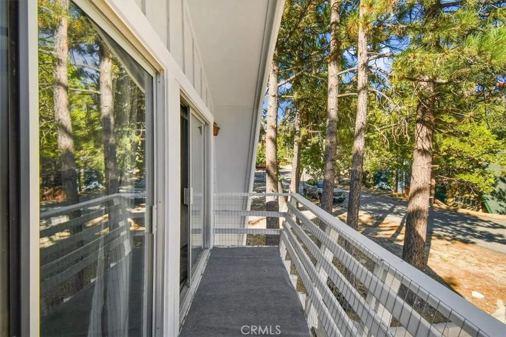 598 Dahlia Drive, Green Valley Lake, California 92341 home-pic-16