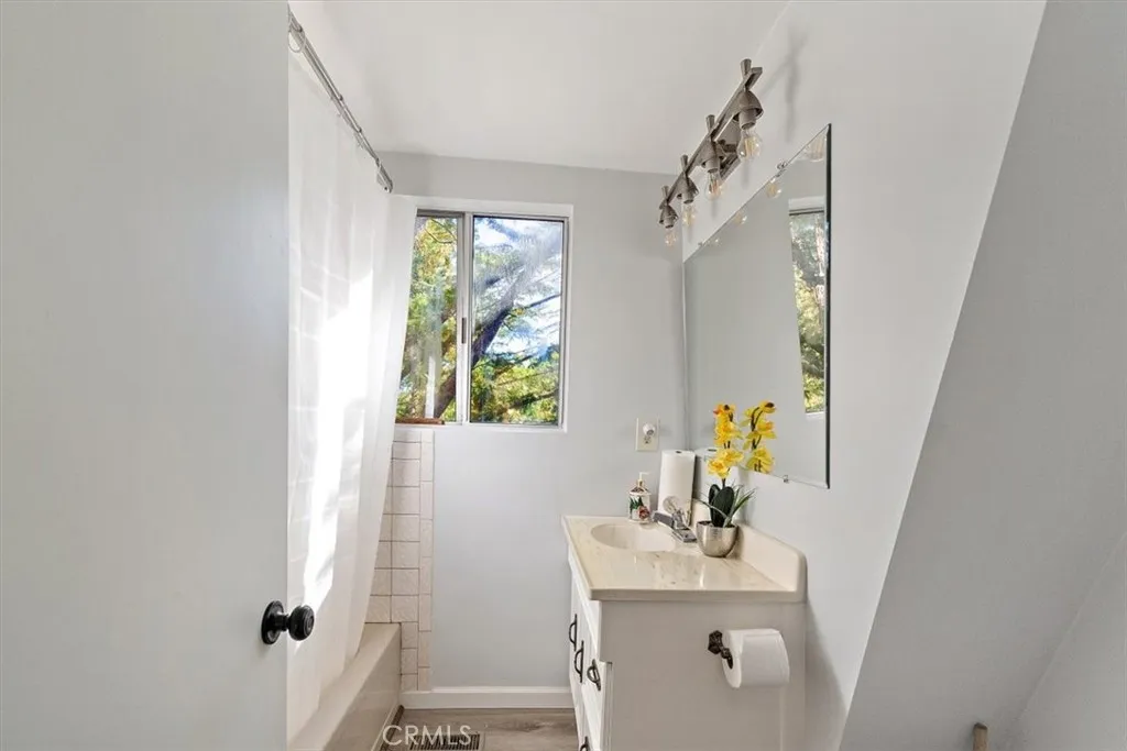 598 Dahlia Drive, Green Valley Lake, California 92341 home-pic-15