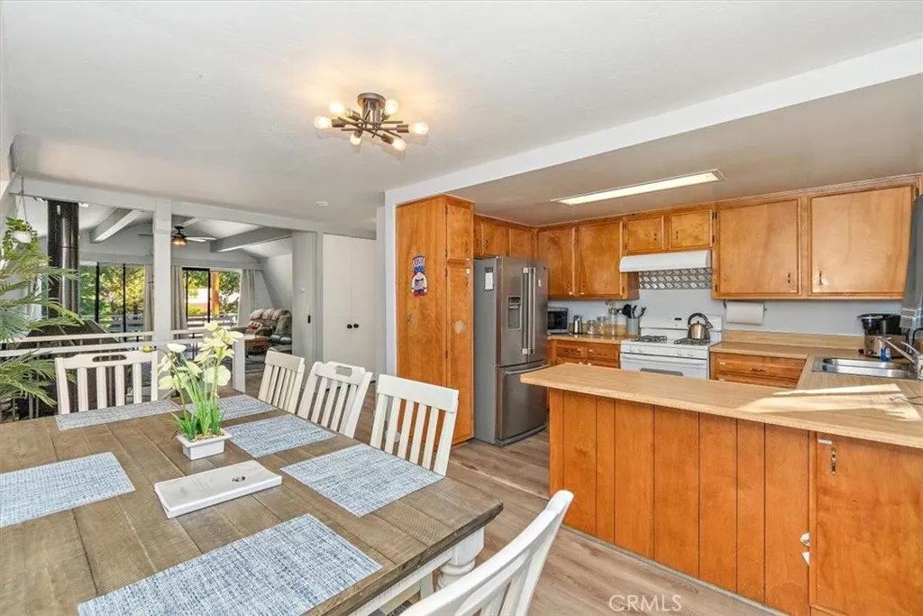 598 Dahlia Drive, Green Valley Lake, California 92341 home-pic-10