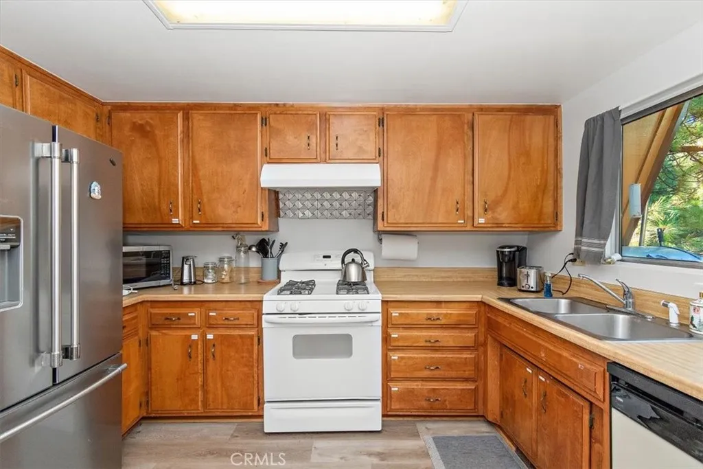 598 Dahlia Drive, Green Valley Lake, California 92341 home-pic-14