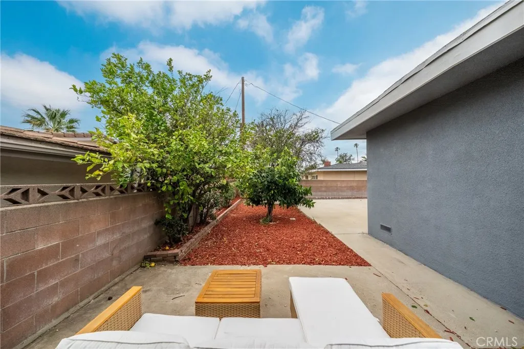 9092 Tangelo, Fontana, California 92335 home-pic-33
