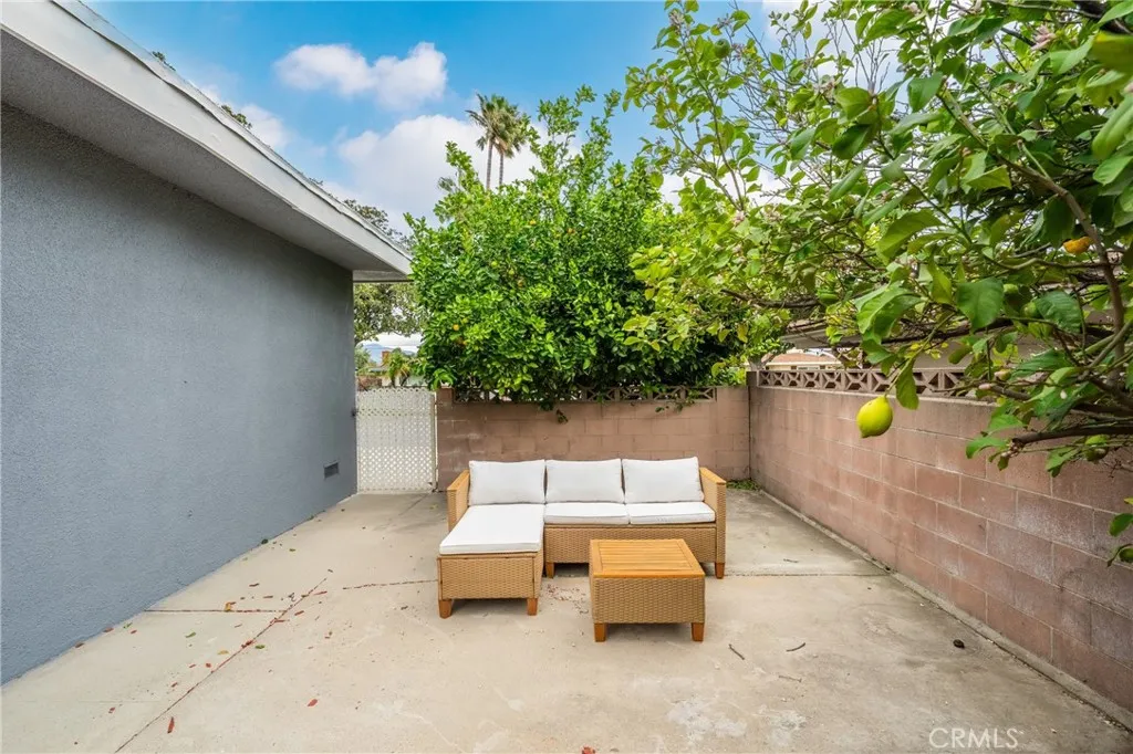 9092 Tangelo, Fontana, California 92335 home-pic-32