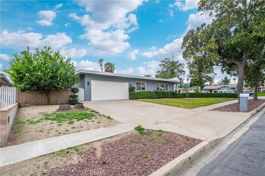 9092 Tangelo, Fontana, California 92335 home-pic-36