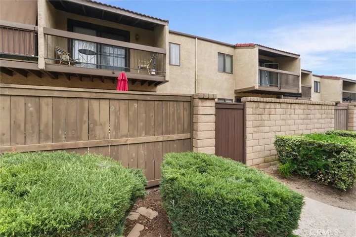 9274 Citrus Ave, Fontana, California 92335