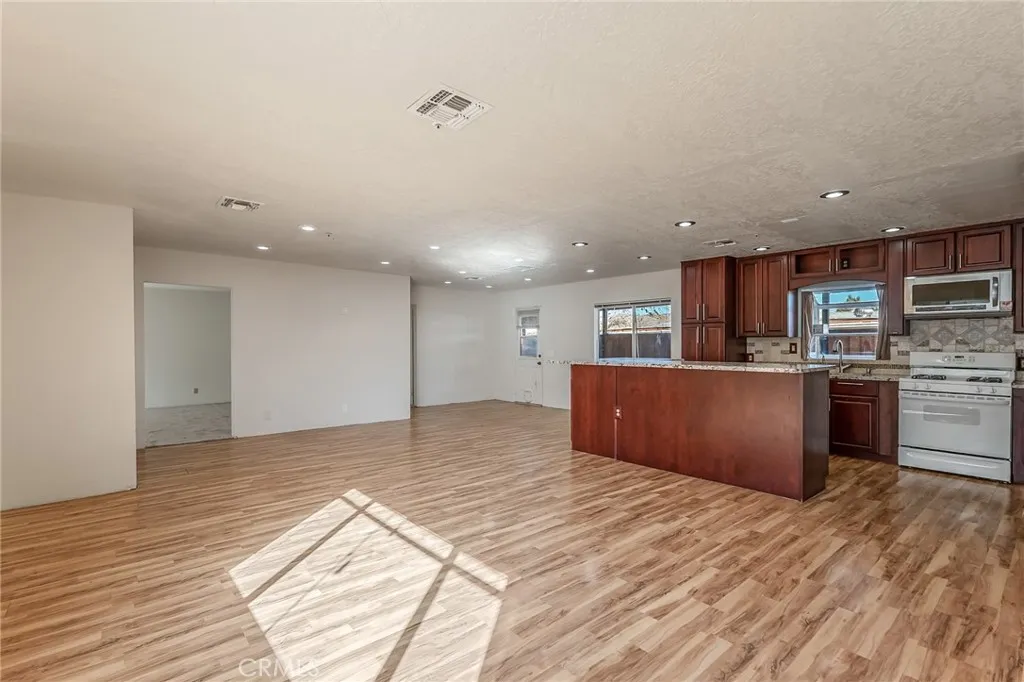 6411 Mountain View, Joshua Tree, California 92252 home-pic-5