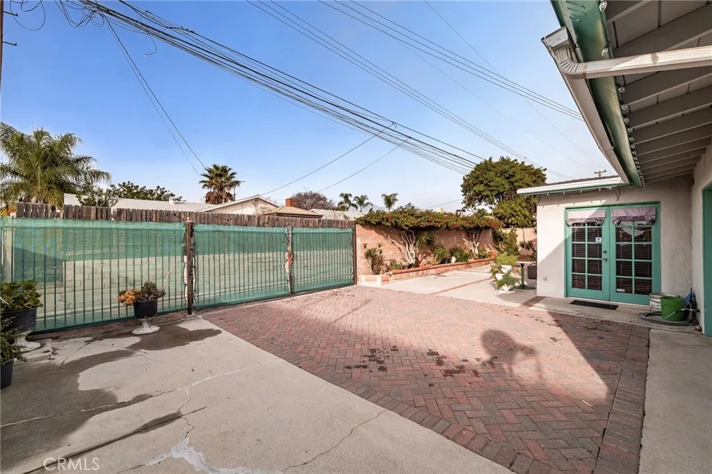 911 E La Verne, Pomona, California 91767 home-pic-29