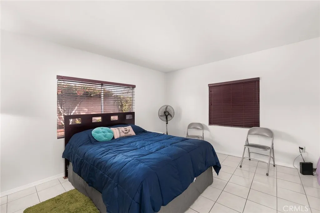 911 E La Verne, Pomona, California 91767 home-pic-22